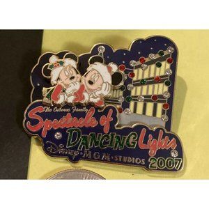 LE RARE Disney pin Osborne Family Spectacle Dancing Lights Mickey Minnie Santa